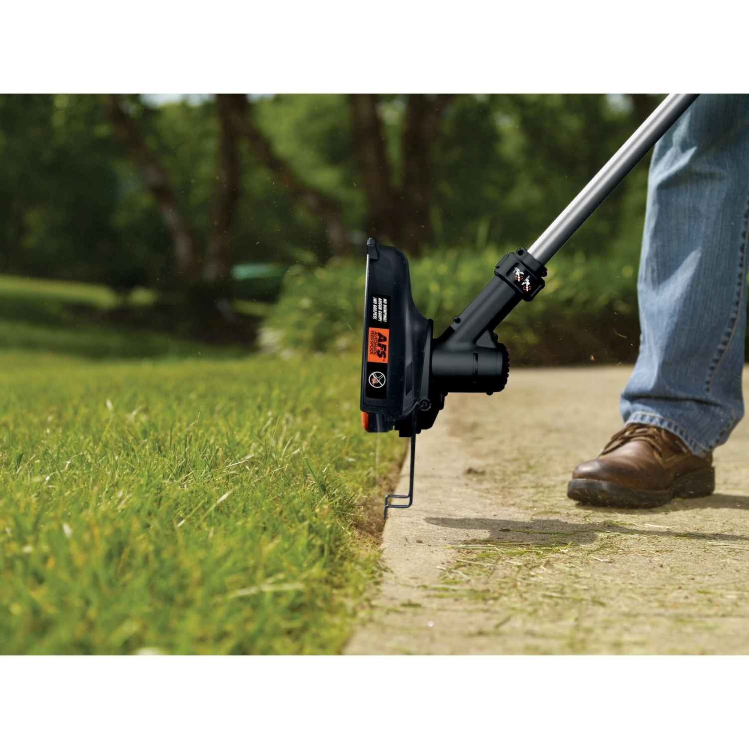 Black & Decker 40V MAX* 13 In. 2in1 Cordless String Trimmer/Edger With POWERCOMMAND™ Kit 2 Black & Decker 40V MAX* 13 In. 2in1 Cordless String Trimmer/Edger With POWERCOMMAND™ Kit - Image 2