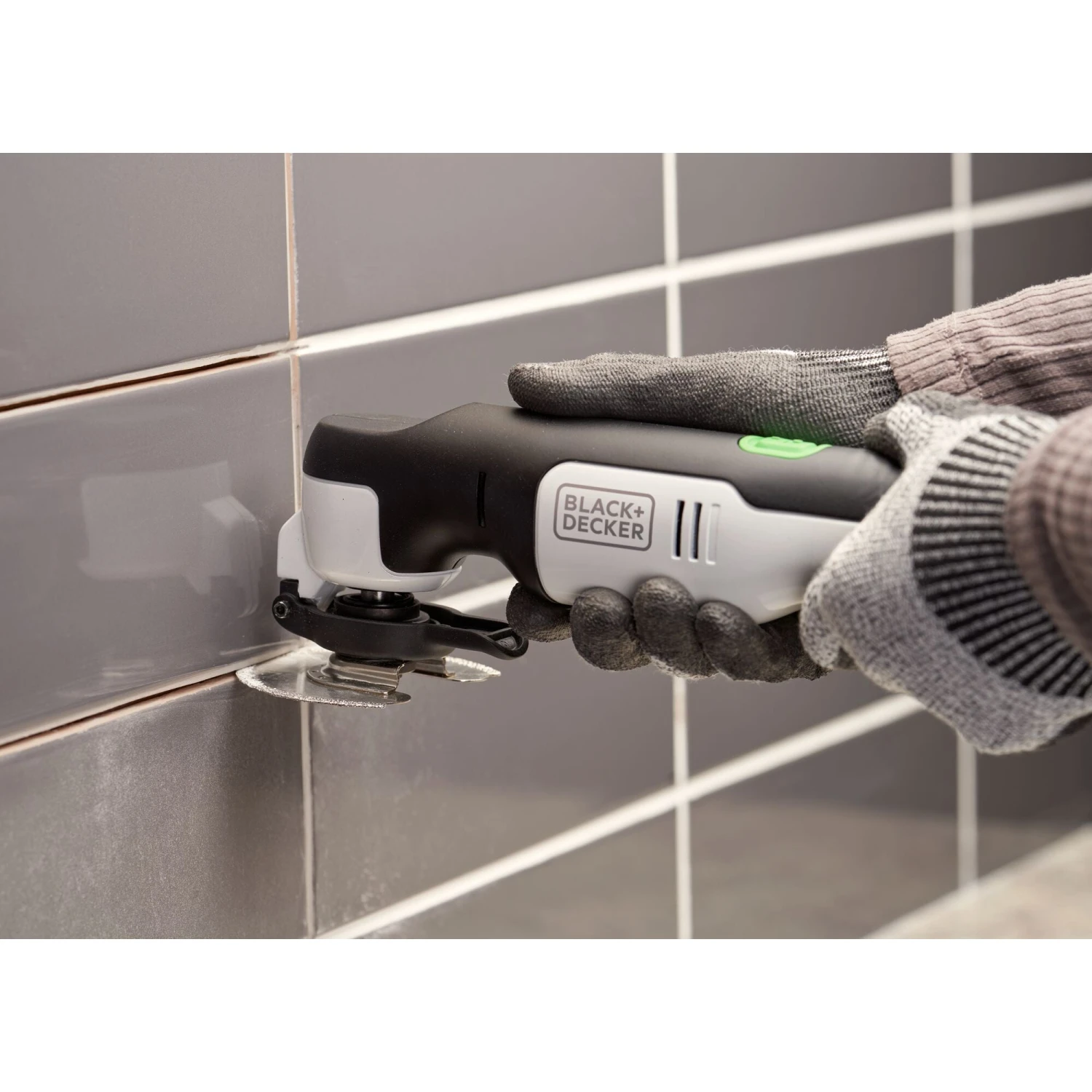 Black & Decker Reviva™ 12V MAX* Oscillating Multitool 2 Black & Decker Reviva™ 12V MAX* Oscillating Multitool - Image 2